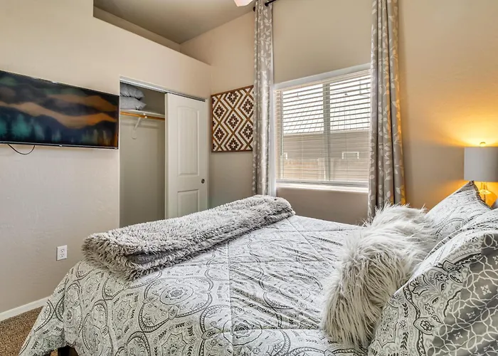 Private Patio + Gazebo: Show Hideaway! * Show Low