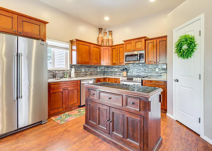 Holiday home Private Patio + Gazebo: Show Hideaway! *