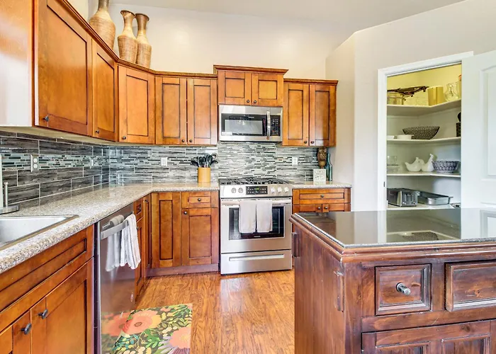 Private Patio + Gazebo: Show Hideaway! * Show Low