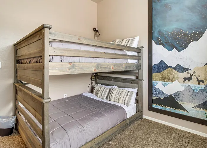 Holiday home Private Patio + Gazebo: Show Hideaway! *